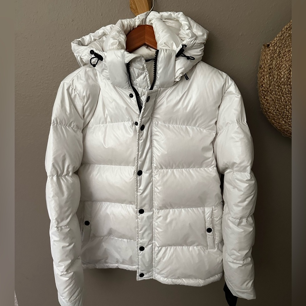 TNA Super Puff Jacket in White high shine